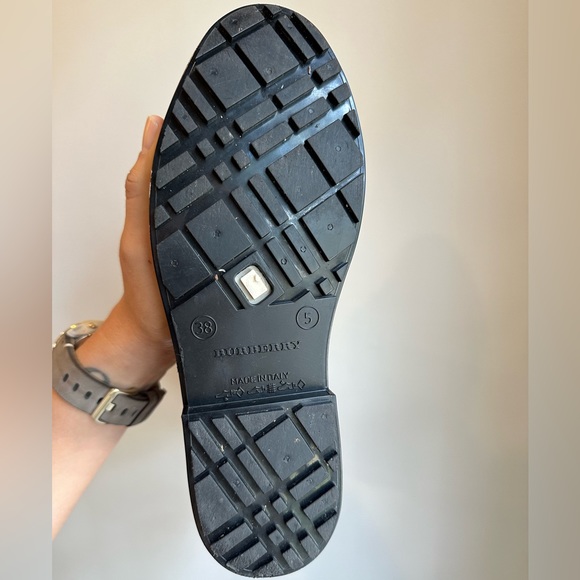 Burberry Equestrian Knight Rainboot in Trench. Euro 38 UK 5 - Picture 11 of 14